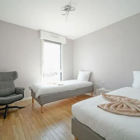 Ideal & 3br For Family & Friends Apartment