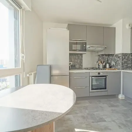 Apartment Ideal & 3br For Family & Friends